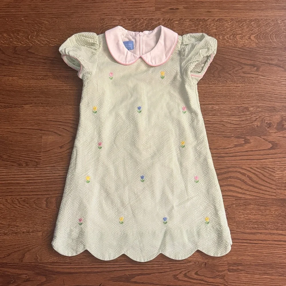 Anavini Seersucker Green Peter Pan Collar Dress With Embroidered Tulip Flowers